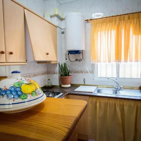 Holidays2torremolinos Low Cost *