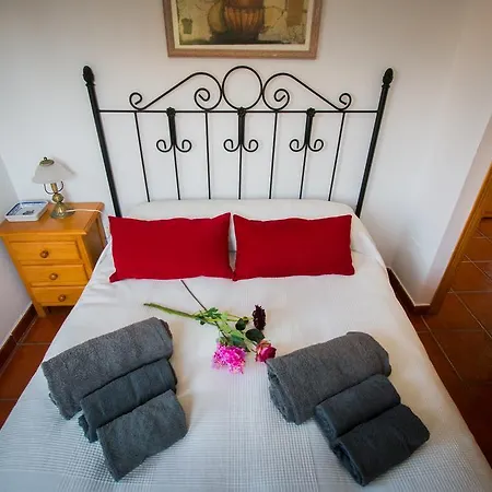 Holidays2torremolinos Low Cost *