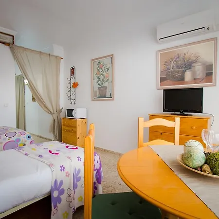 Holidays2torremolinos Low Cost